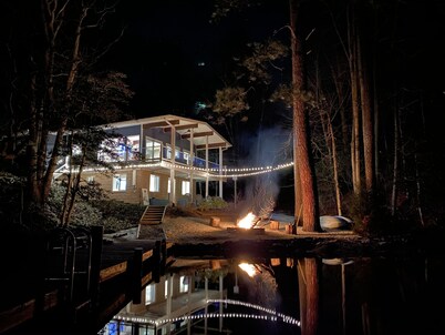 Stunning secluded Luxury waterfront cottage with private deep water pier!