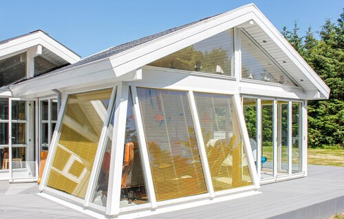 Stunning home in Løkken with WiFi