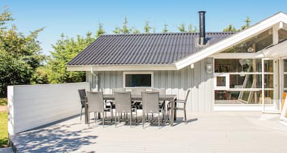 Stunning home in Løkken with WiFi