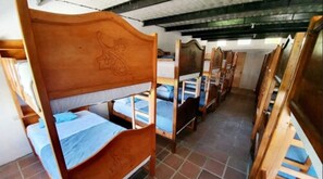 1 habitación y cubrecamas