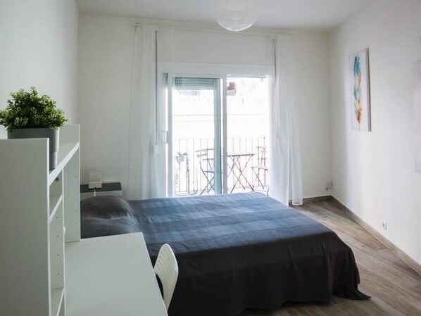 7 bedrooms, WiFi, bed sheets