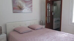 2 多间卧室、熨斗/熨衣板、免费 WiFi、床单