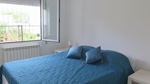 2 bedrooms, iron/ironing board, free WiFi, bed sheets