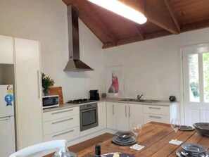 Fridge, microwave, oven, coffee/tea maker