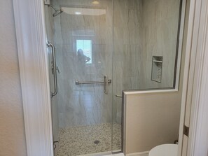 Combined shower/bathtub, hair dryer, towels, soap - LUXURY CONDO , CLOSE TO MARINA , BRADENTON CONVENTION CENTER,  BEACHES (Palmetto)