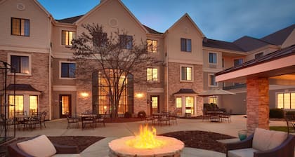 King Suite. Free Breakfast. Pool & Hot Tub. Great for Business Travelers!