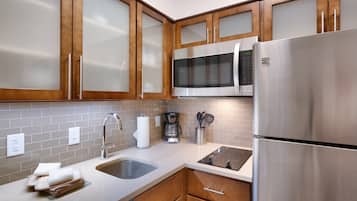 Refrigerador, microondas, parrilla de estufa y lavavajillas