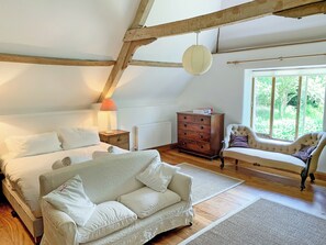 5 bedrooms, free WiFi, bed sheets
