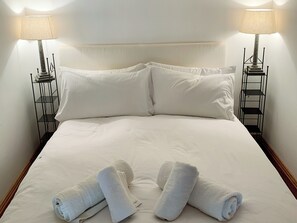 5 bedrooms, free WiFi, bed sheets - 5 bedroom accommodation in Affpuddle, near Dorchester (Affpuddle, near Dorchester)