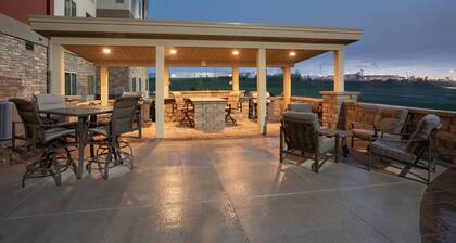 Free Breakfast. Pool & Hot Tub. Your Next Trip!