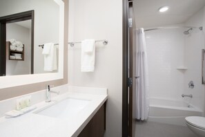 Hair dryer, towels, soap, shampoo - King Suite. Free Breakfast. Pool & Hot Tub. Great for Business Travelers! (Rapid City)