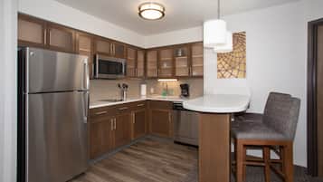 Fridge, microwave, stovetop, dishwasher