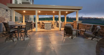 Free Breakfast. Pool & Hot Tub. Near Rushmore Crossing Shopping Complex!