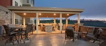 Free Breakfast. Pool & Hot Tub. Near Rushmore Crossing Shopping Complex!