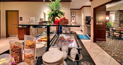 King Suite. Pool. Free Breakfast. Great for Business Travelers!
