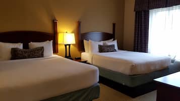 2 bedrooms, in-room safe, laptop workspace, iron/ironing board