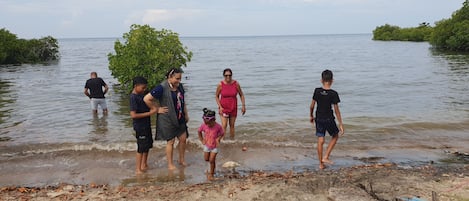 På stranden