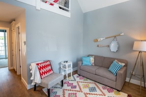 Living room - Harbor Lights #228 (Ottawa)