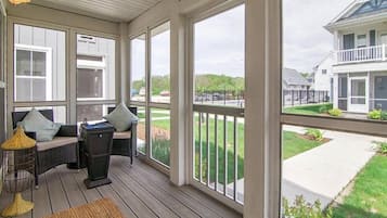 House, 1 Queen Bed (Captain's Quarters) | Balcony