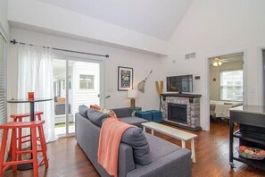 House, 1 Queen Bed (Captain's Quarters) | Living room - Captain`s Quarters - 179 Leeward Way, Cottage #6 (Ottawa)