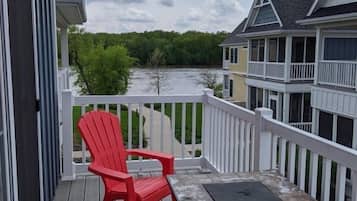 Maison, plusieurs lits (Spyglass Inn) | Balcon