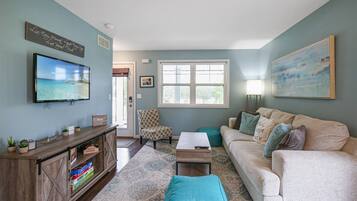 House | Ruang tamu | TV