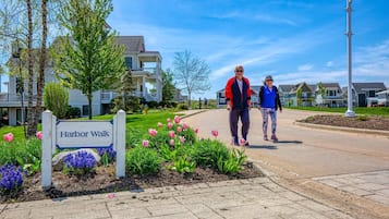 House, 1 Queen Bed (Huck Finn) | Property grounds