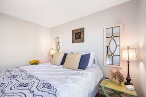 House, 1 Queen Bed (Huck Finn) | Exterior