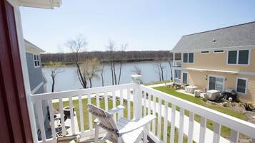 House, 2 Queen Beds (Red Anchor) | Balcony