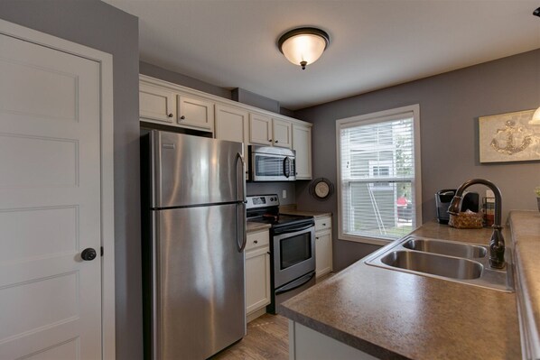 House, 2 Queen Beds (Red Anchor) | Private kitchen | Fridge, cookware/dishes/utensils