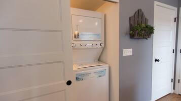 House, 2 Queen Beds (Red Anchor) | 2 bedrooms, WiFi (free)
