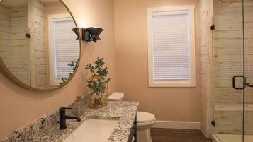 House, 1 Queen Bed (Harbor Master Villa) | Bathroom