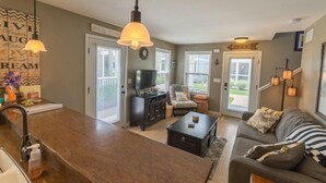 House | Living room - Seasons in the Sun #22 (Ottawa)