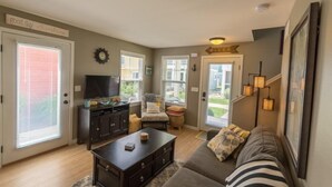House | Living room - Seasons in the Sun #22 (Ottawa)