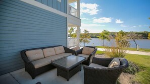 House, 2 Queen Beds (Out of Office) | Terrace/patio - Eddie`s Hideaway #4 (Ottawa)