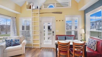 House, 1 Queen Bed (Our Happy Place On The River) | Living area | DVD player