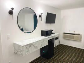 Decoración personalizada, muebles diferentes y escritorio 