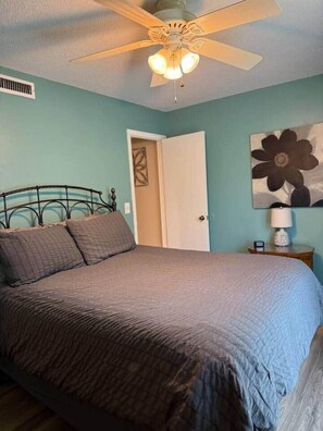 2 bedrooms, iron/ironing board, free WiFi, bed sheets