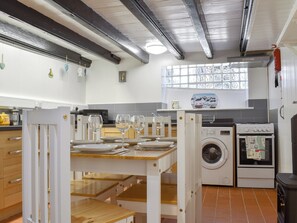 Dishwasher, cookware/dishes/utensils
