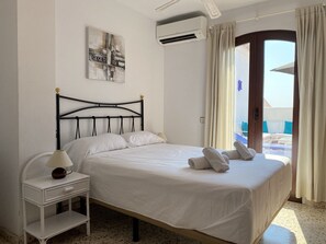 2 bedrooms, iron/ironing board, free WiFi, bed sheets