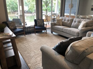 Smart TV, fireplace - Butler on the Lake 3 Bedroom House (Hot Springs)