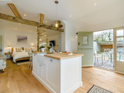 The Old Dairy At Wooton - UKC4355