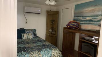 1 bedroom, desk, free WiFi, bed sheets