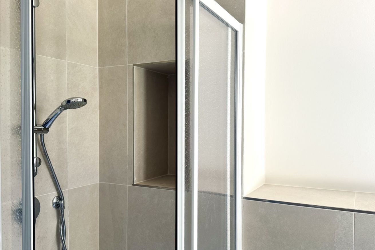 Dusche, Bidet, Handtücher