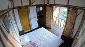 A room with a bed, a wooden ceiling, and a view of the outside. - Hotel La Montoya (Curiti)