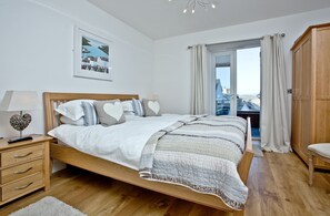 2 Schlafzimmer, Schreibtisch, Bügeleisen/Bügelbrett, Internetzugang