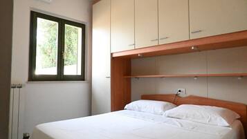 2 bedrooms, bed sheets