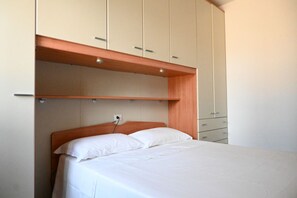 2 bedrooms, bed sheets