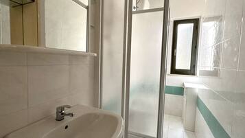 Doccia, bidet, asciugamani