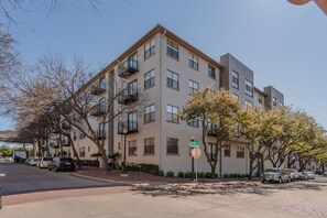 Exterior - Corporate Apartments - Uptown Dallas (Dallas)